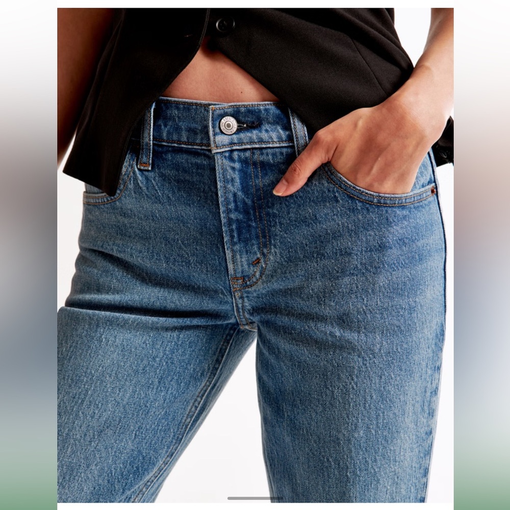 A&F Low Rise Boot Jean NEVER WORN - Picture 3 of 13
